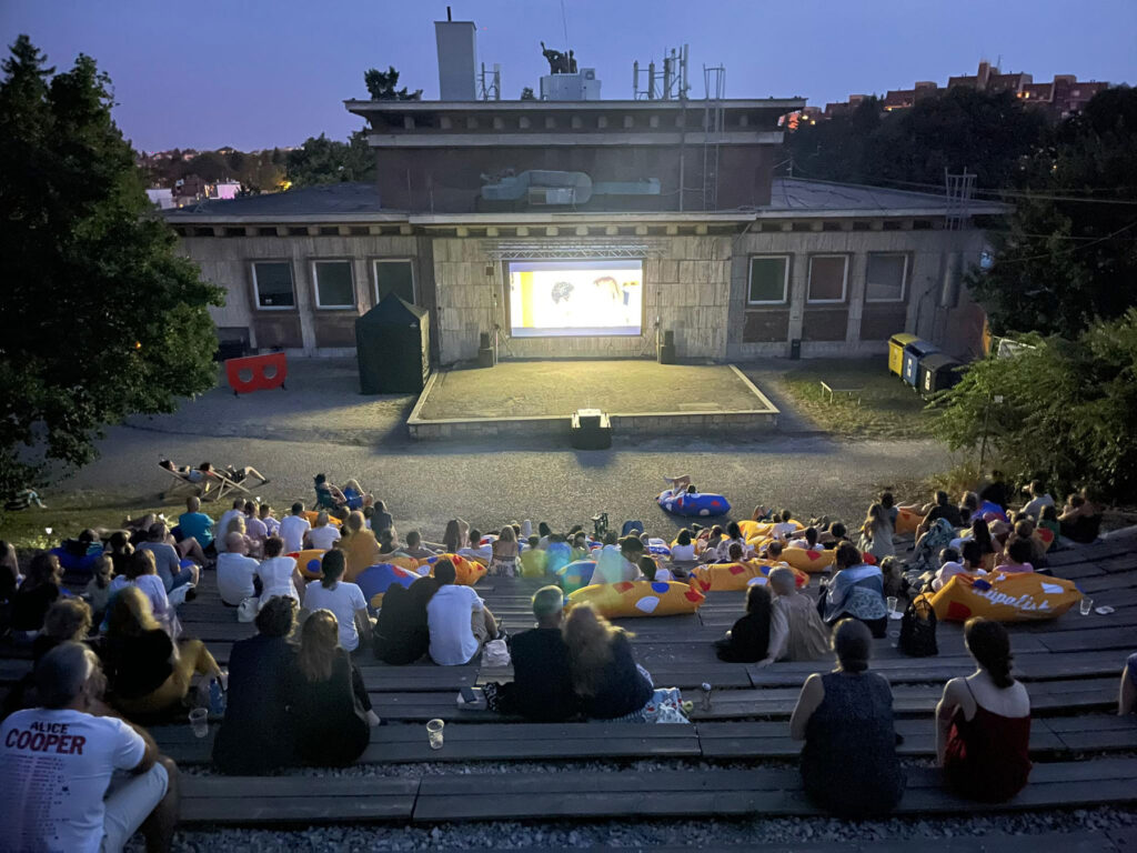 Premietanie filmov na amfiteátri Mičurin