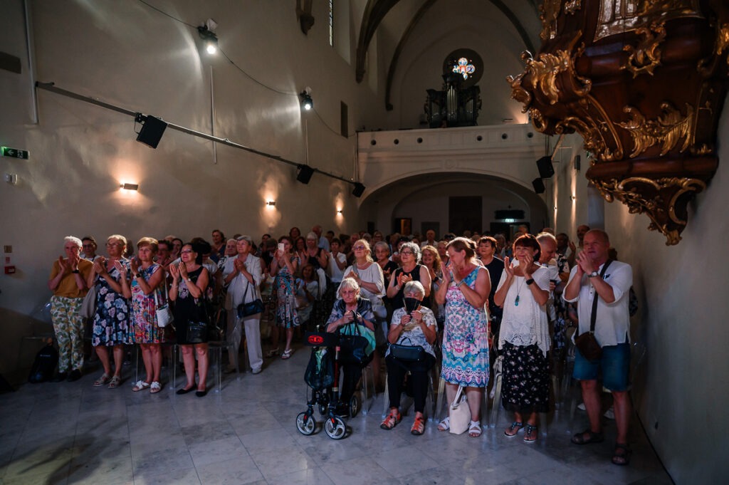 Seniori a seniorky v Koncertnej sieni Klarisky počas LBU 2026