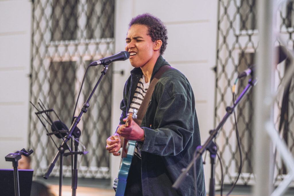 Leto v Dome hudby: Showcase hudobných talentov, hráč na gigaru
