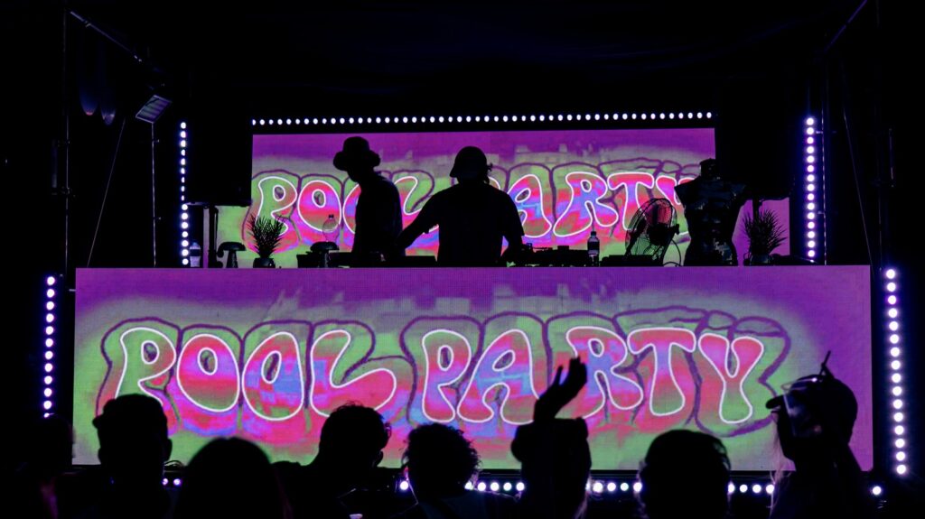 Pool Party Frog, DJ set en soirée