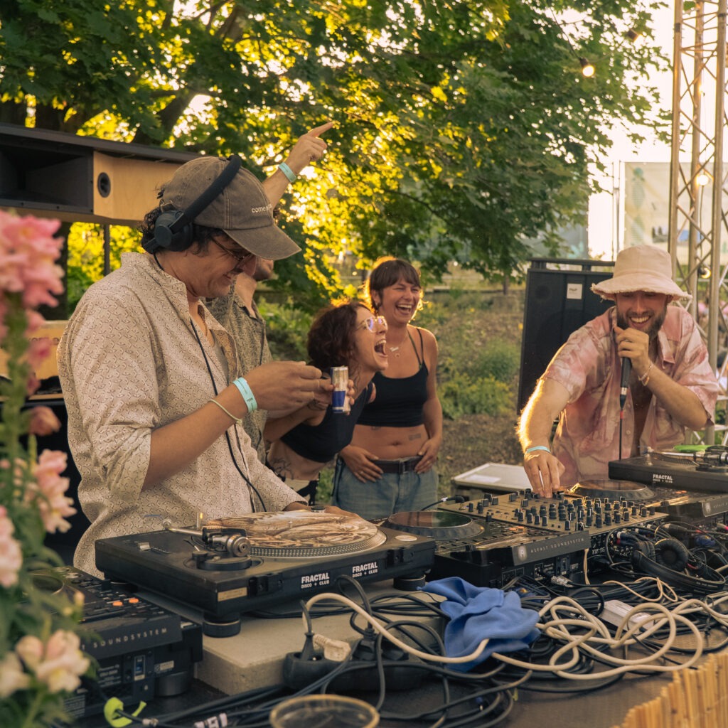 DJ na Pool Party počas BKL 2025